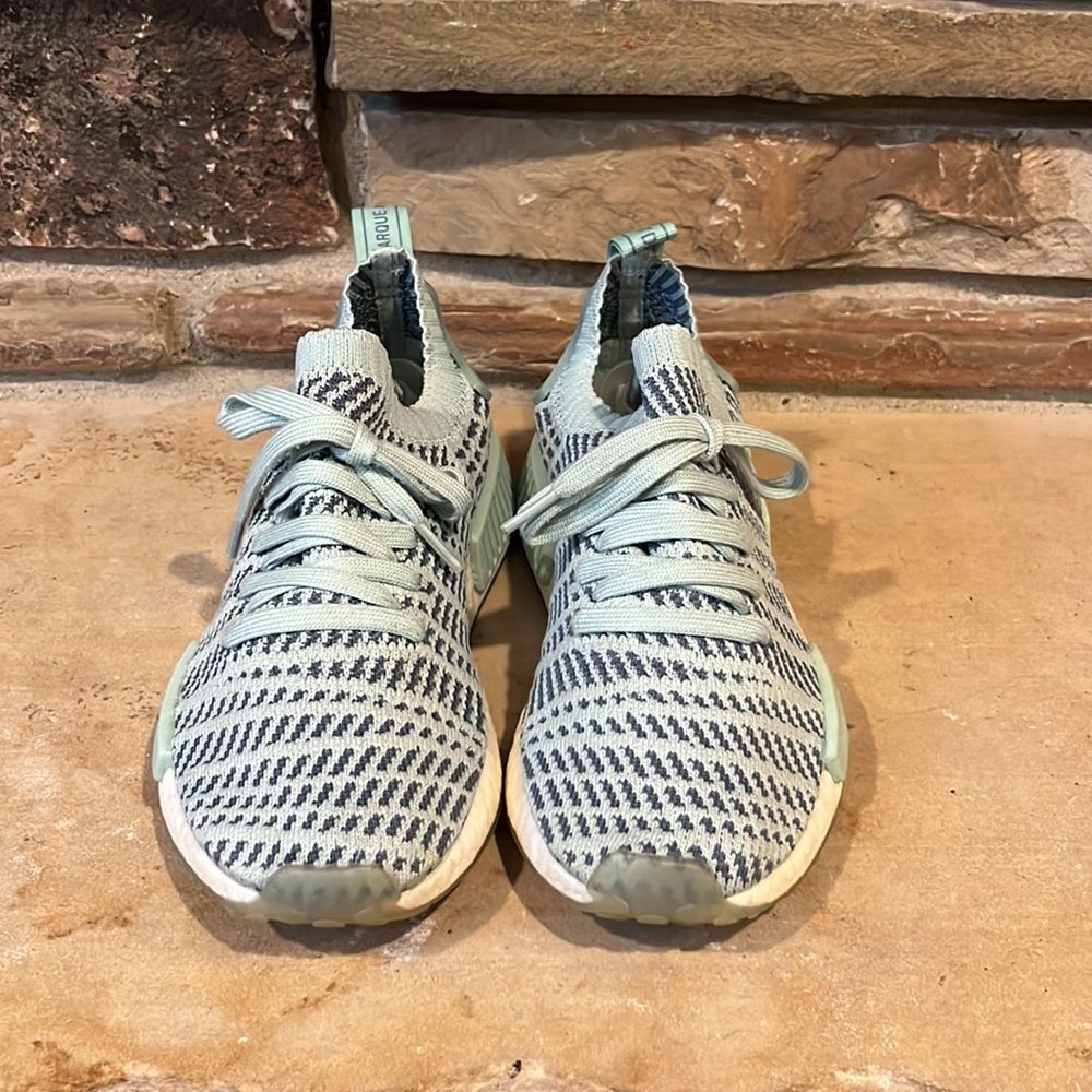 adidas gazelle silver green womens adidas Yeezy Boost 350 V2 Desert Sage Pre-Owned